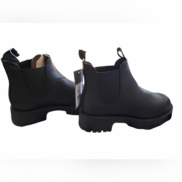 Universal Thread Shoes - Universal Thread Zora Chelsea Boot Black NWT
